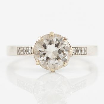 Ring in platinum with brilliant-cut diamond.