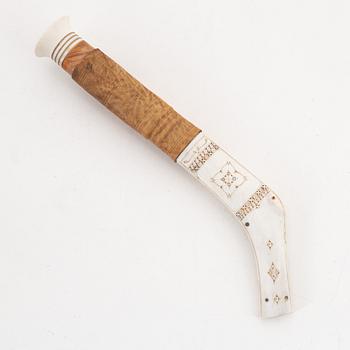 A rein deer horn knife by Anders Fankki, before 1965, signed.