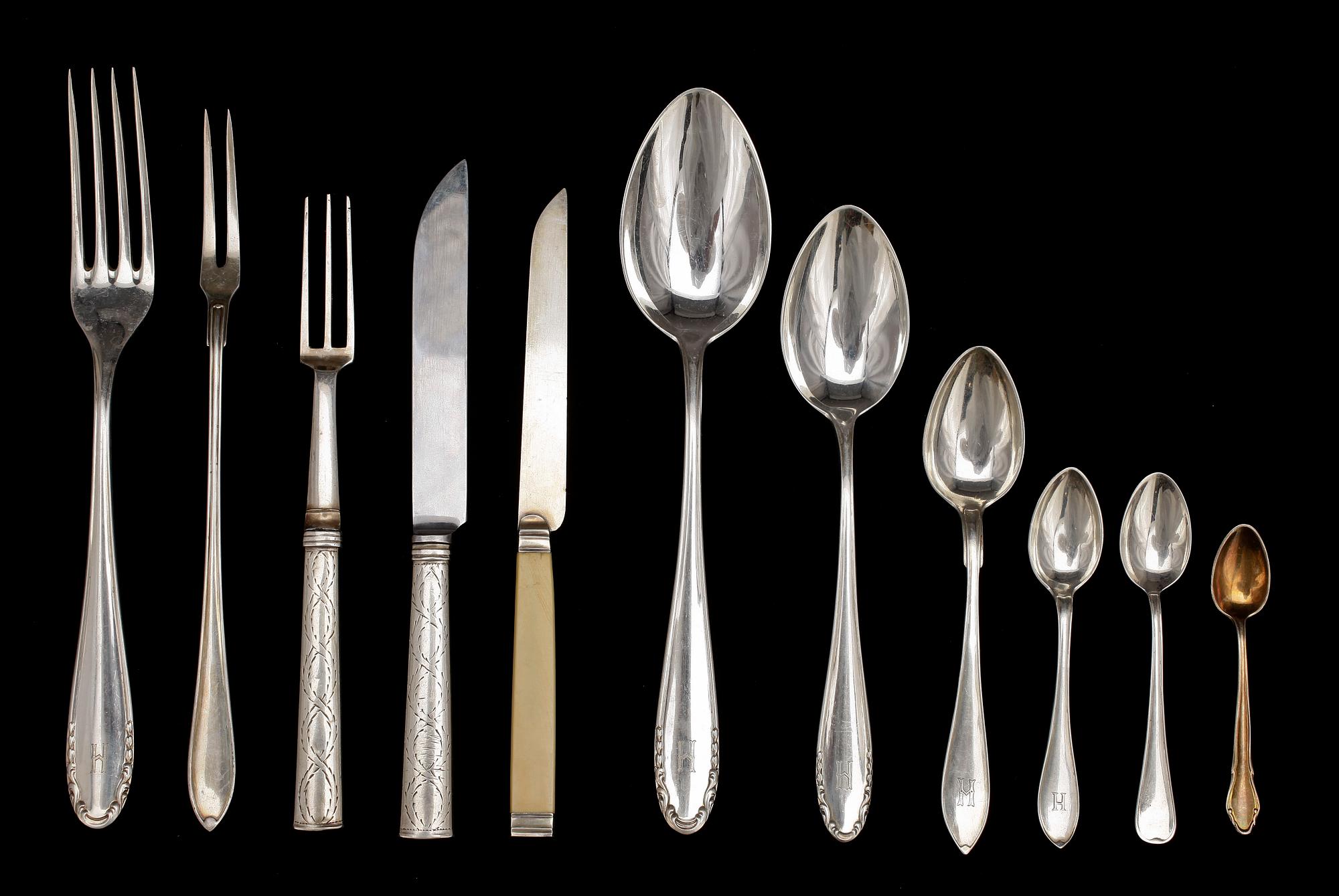 PARTI BESTICK, 50 delar, silver, bla C.G Hallberg, Stockholm, 1919. Tot vikt ca 1648g.