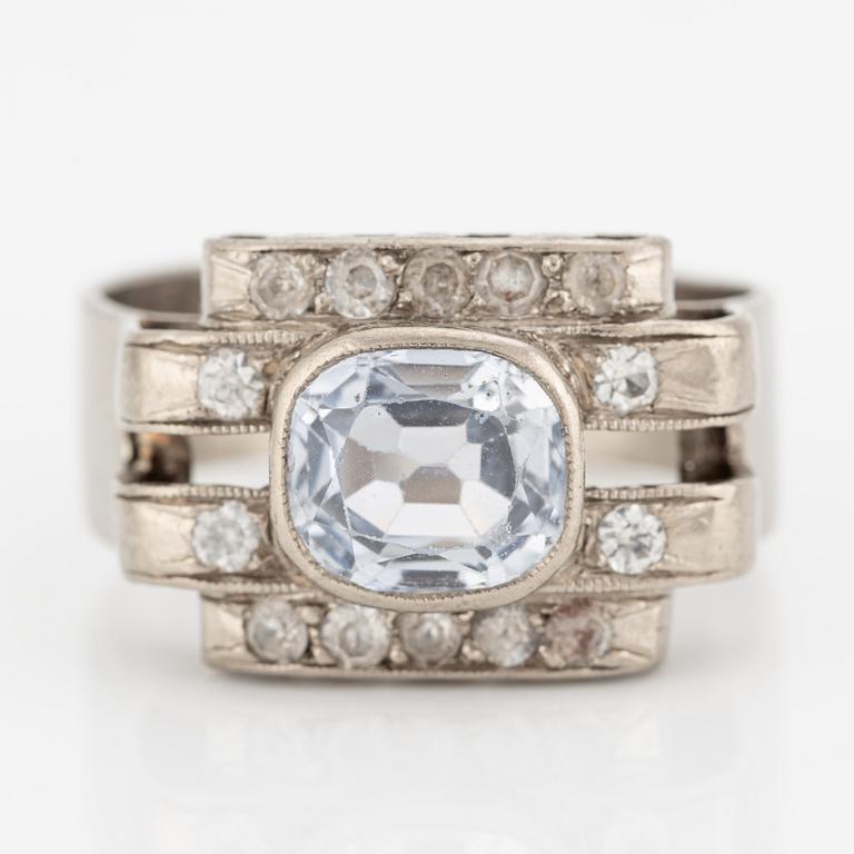 Ring, 18K white gold with sapphire and white stones. Stockholm 1952.