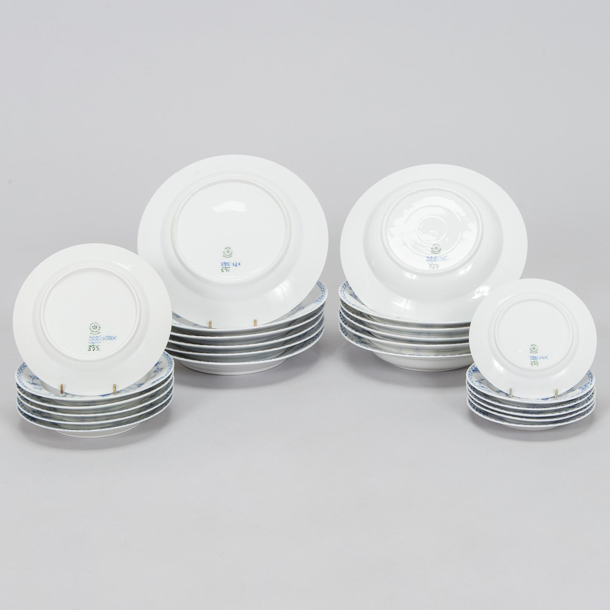 Royal Copenhagen, servis, 24 delar, "Musselmalet Halvblonde", Danmark 1955 och 1975-79.