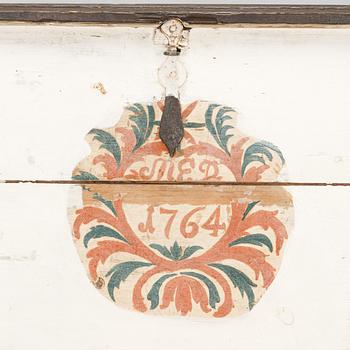 Kista, märkt med monogram, 1764.