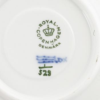 A pair of porcelain custard cups with covers, Royal Copenhagen, Denmark.