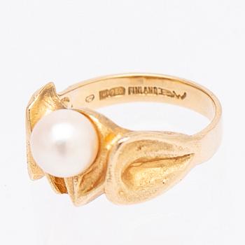 Björn Weckström, ring, "Lappmagi", 18K gold and cultured pearl, Lapponia.