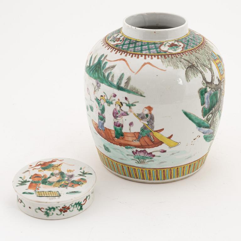 A famille rose jar with cover, late Qing dynasty, end of 19th Century.