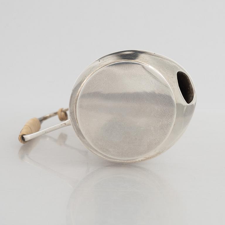 Ove Bohlin Silversmide, kanna med lock, sterlingsilver, Stockholm, 1963.