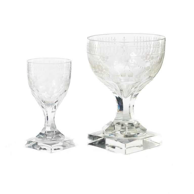 Elis Bergh, A 17 piece glass service, "Flach", by Kosta, first half of 20th century.