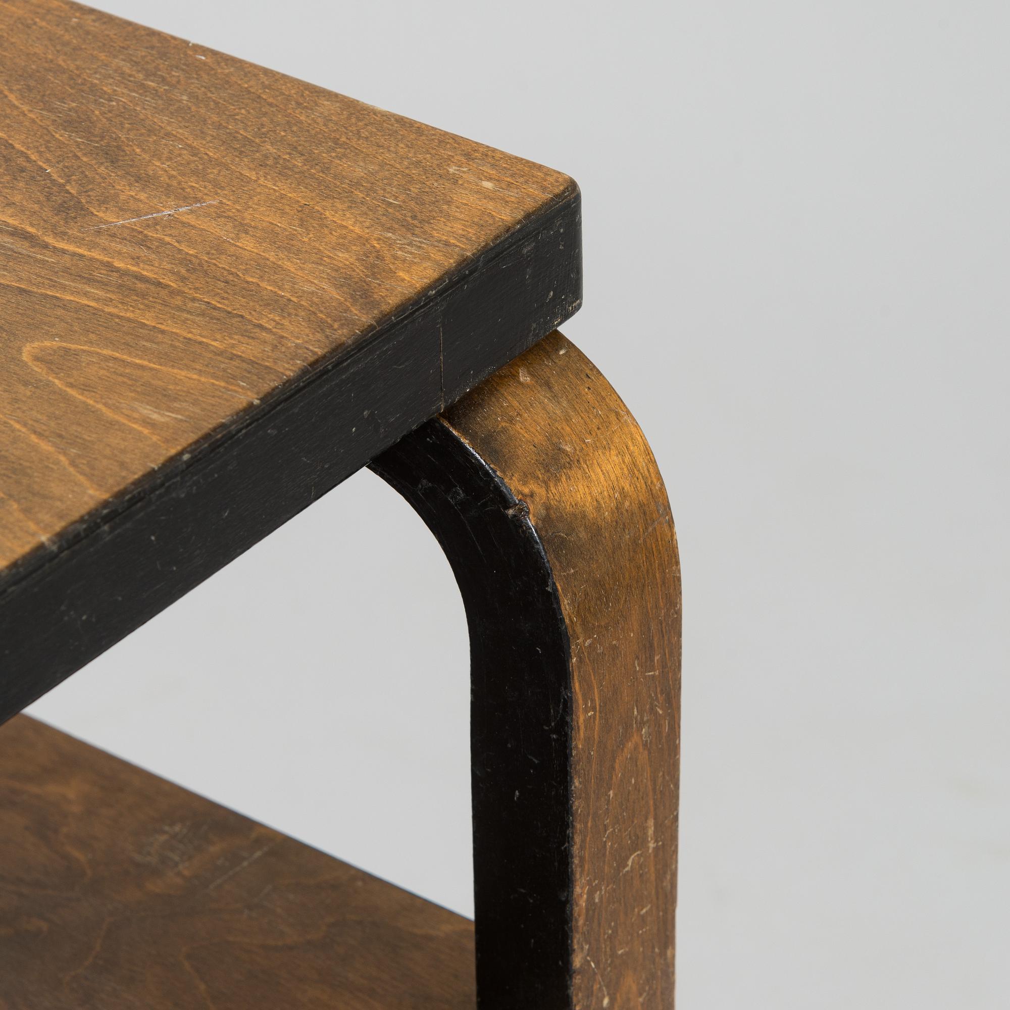 Alvar Aalto, sidobord, modell 87,  O.Y. Huonekalu- ja Rakennustyötehdas A.B. 1930/1940-tal.