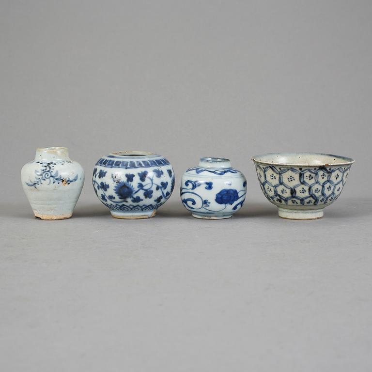 PARTI PORSLIN, fyra delar, Kina. Mingdynastin (1368–1644).