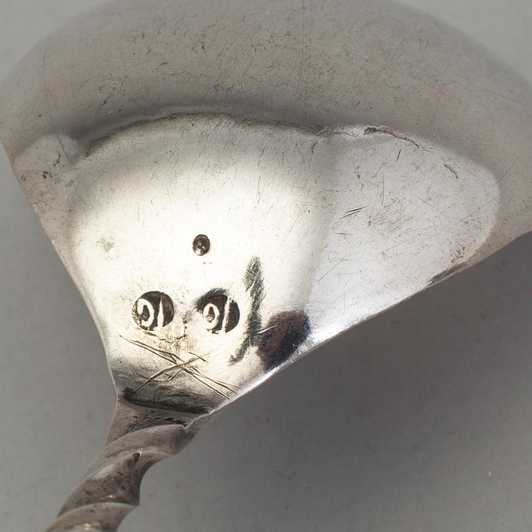 JOHAN GRUBB (v. Hudiksvall 1725-1756(58), Supsked med kronknopp, silver.