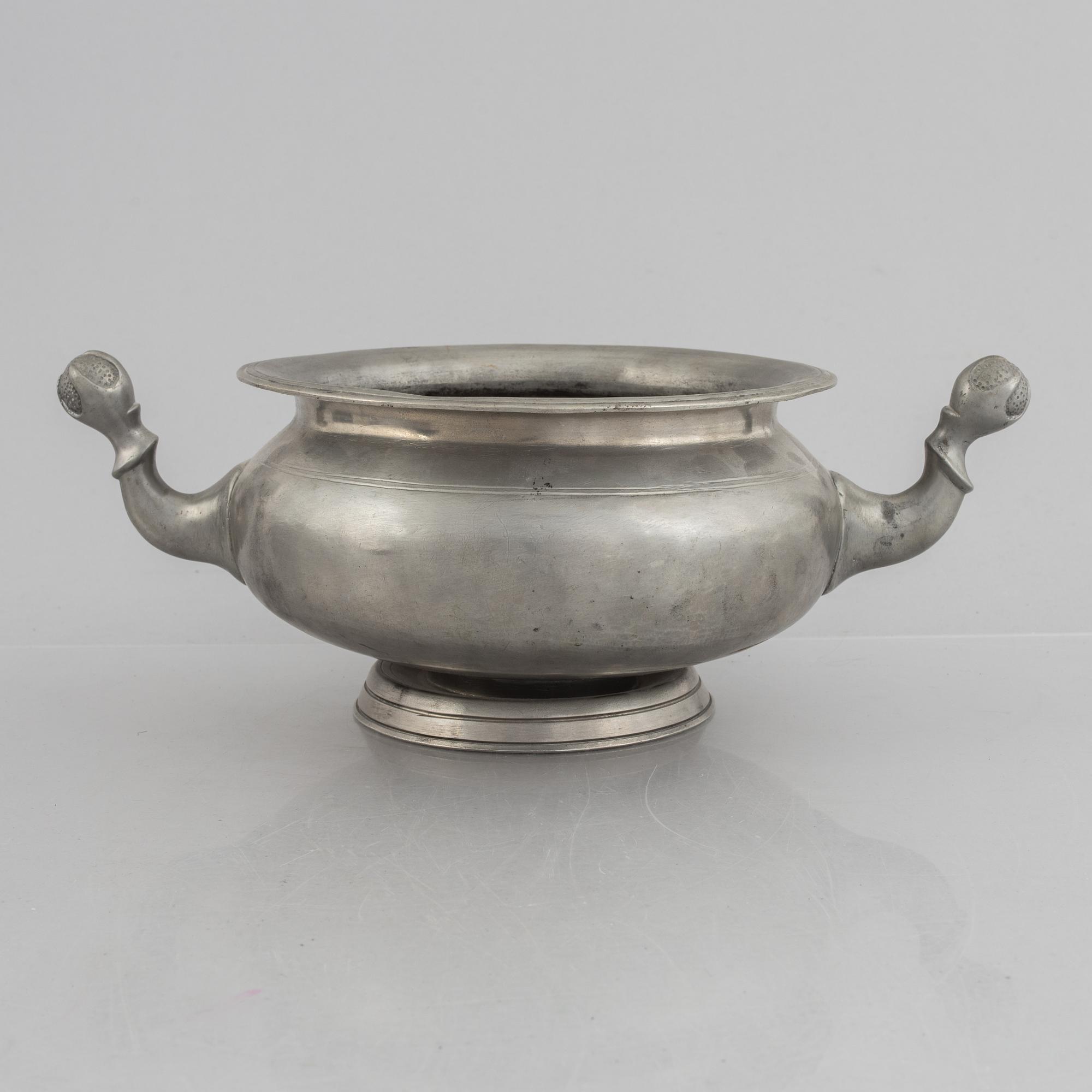 A Swedish pewter bowl, 1784.
