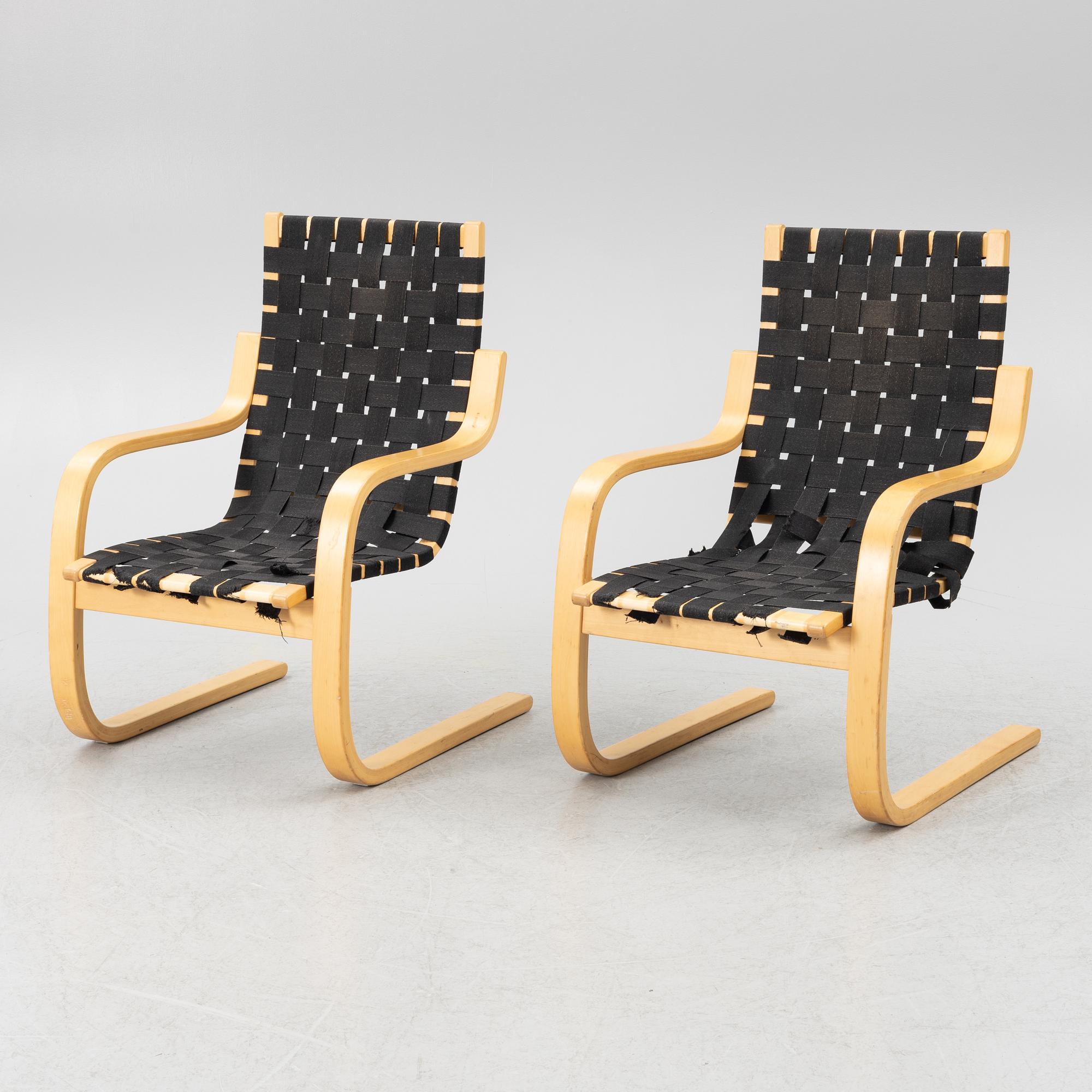Alvar Aalto, a pair of model 406 armchairs, Artek, end of the 20th century.