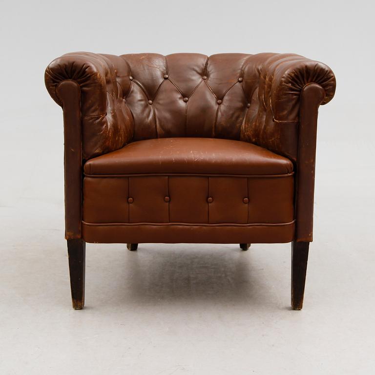 FÅTÖLJ, Chesterfieldmodell, 1900-talets första hälft.