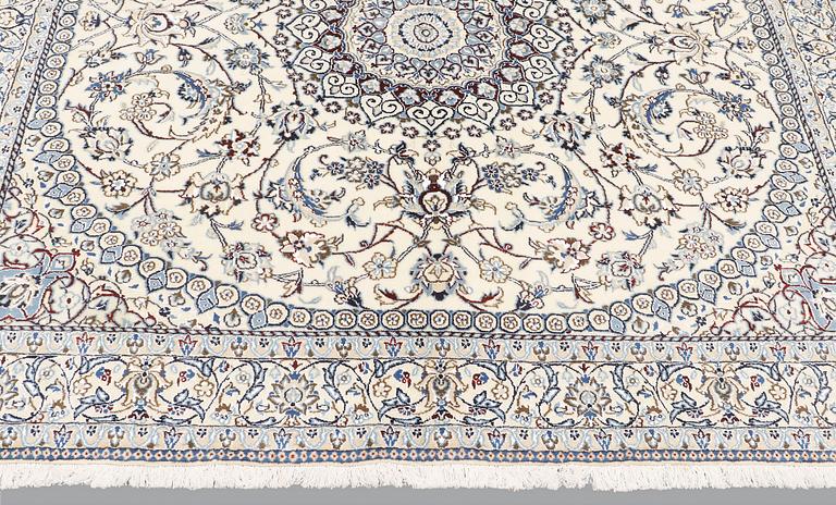 A part silk Nain carpet, so-called 9 LAA, approx. 197 x 195 cm.