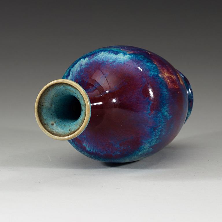 A flambé glazed vase, Qing dynasty (1644-1912).