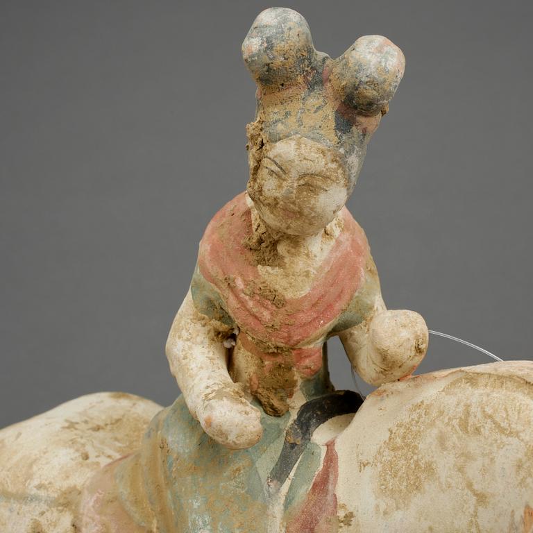 FIGURIN, lergods, Tangstil, Kina. 1900/2000-tal.