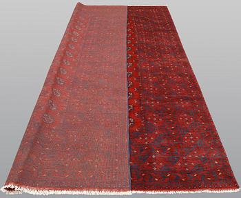 An Afghan carpet, ca 288 x 191 cm.