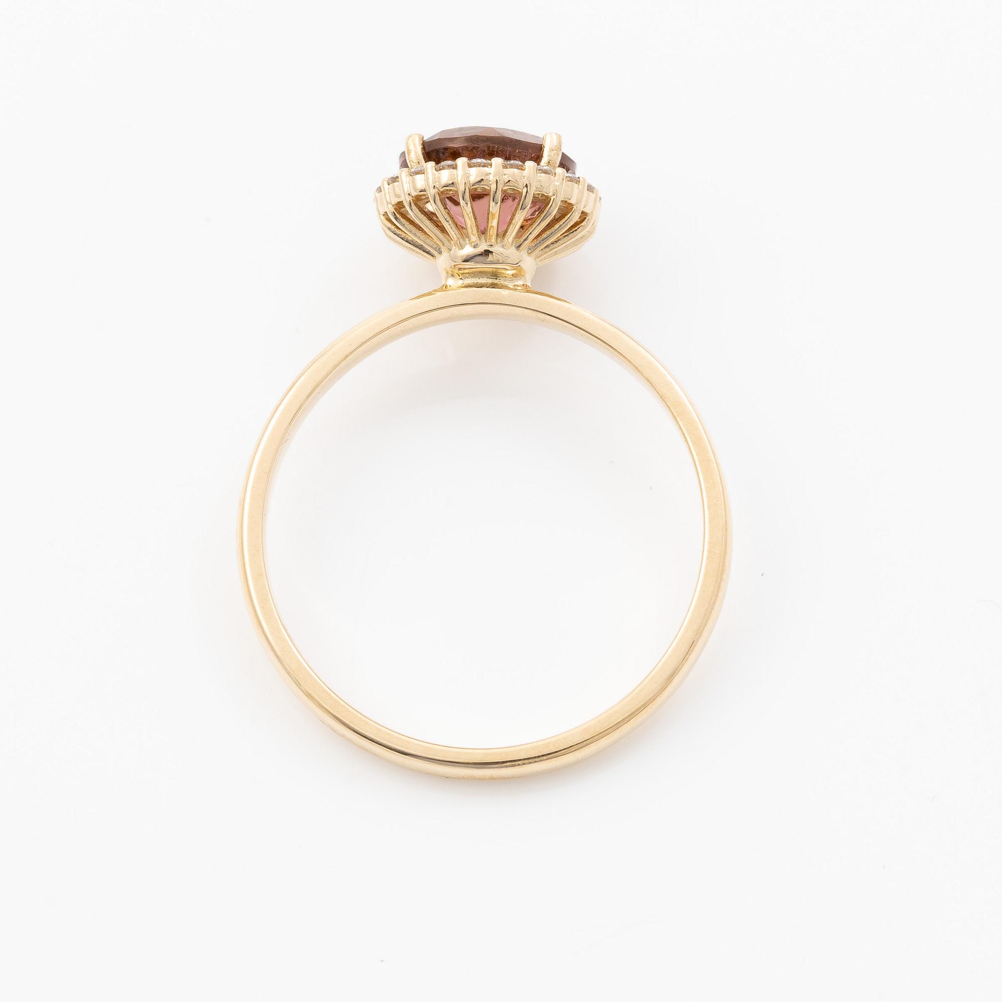 Ring 14K gold with pink tourmaline and brilliant-cut diamonds.