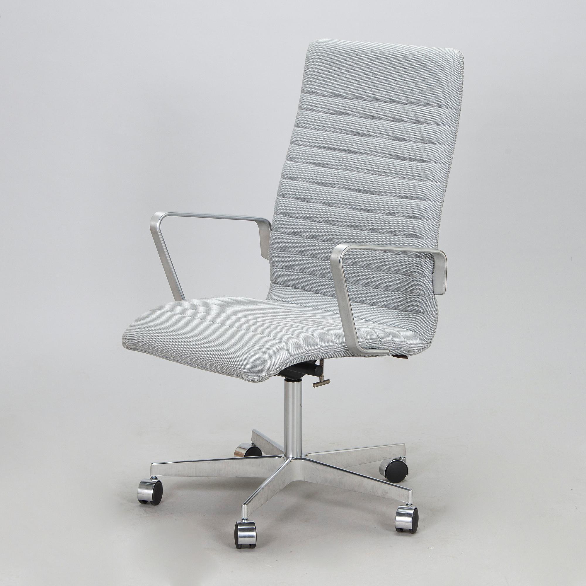 Arne Jacobsen, A 21st century "Oxford Premium" office chair for Fritz Hansen, Denmark.