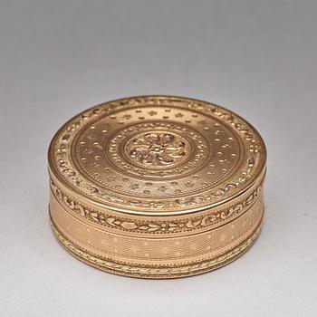 A French late 18th century gold en deux couleurs box, Paris 1791.