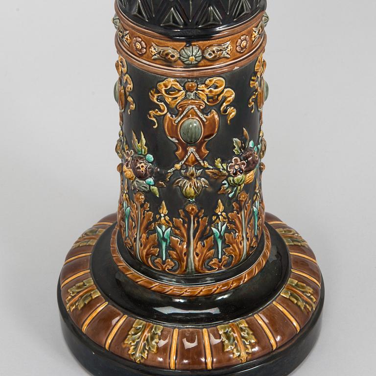 Arabia, a flower stand / pedestal, circa 1900.