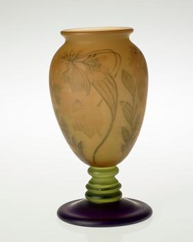 A Simon Gate 'graal' vase, Orrefors 1917.