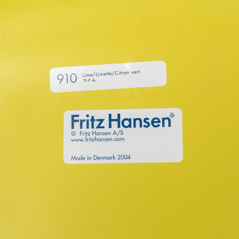 Arne Jacobsen, three 'Serie 7' chairs, Fritz Hansen 2005.