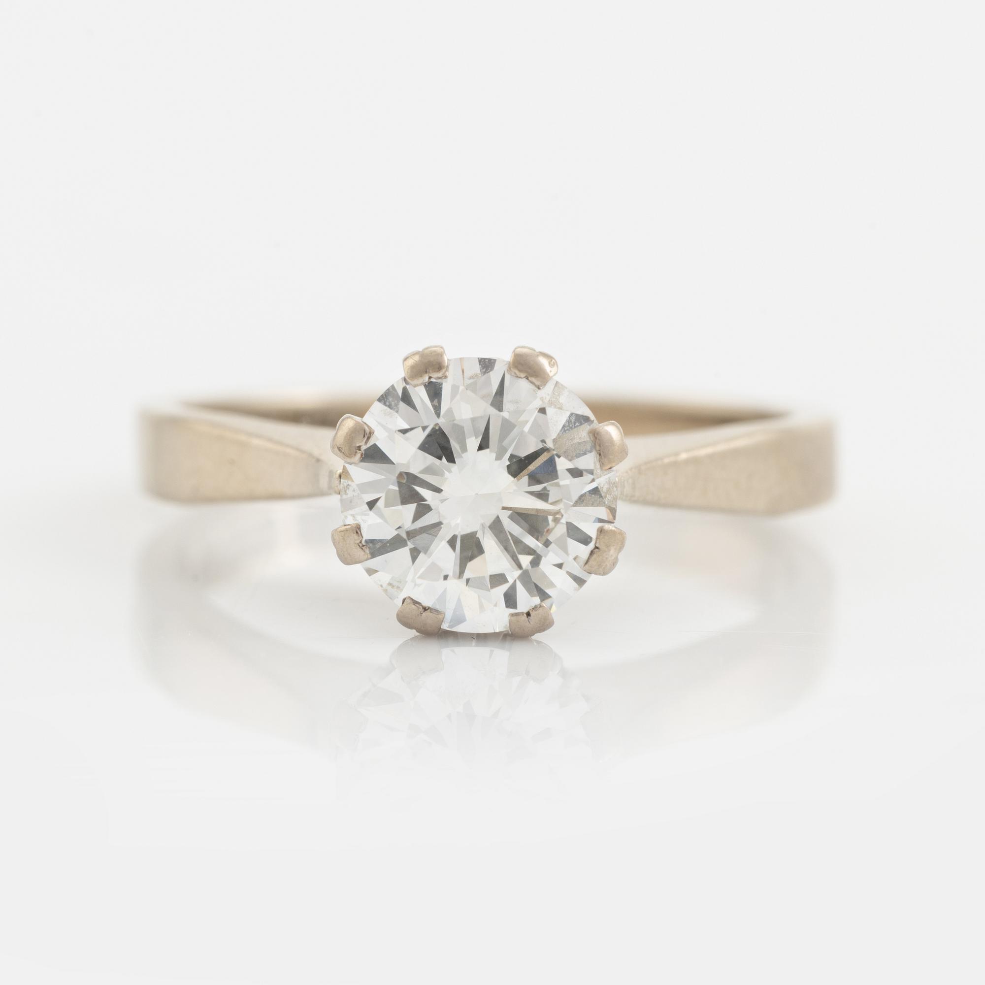 18K white gold and brilliant cut diamond solitaire ring, 1,29 ct.