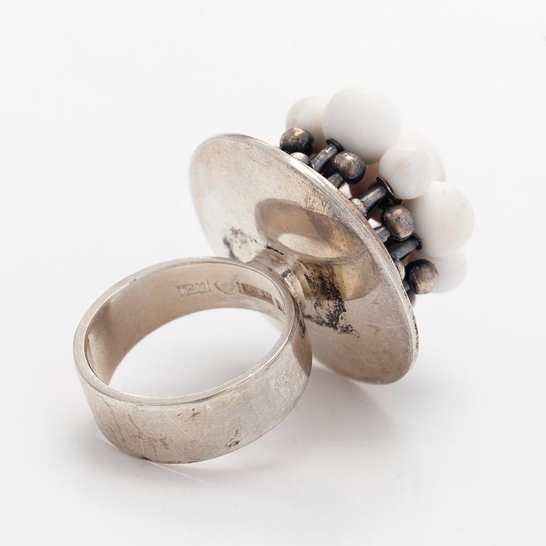Saara Hopea, a silver ring with agates, Ossian Hopea, Porvoo 1964.