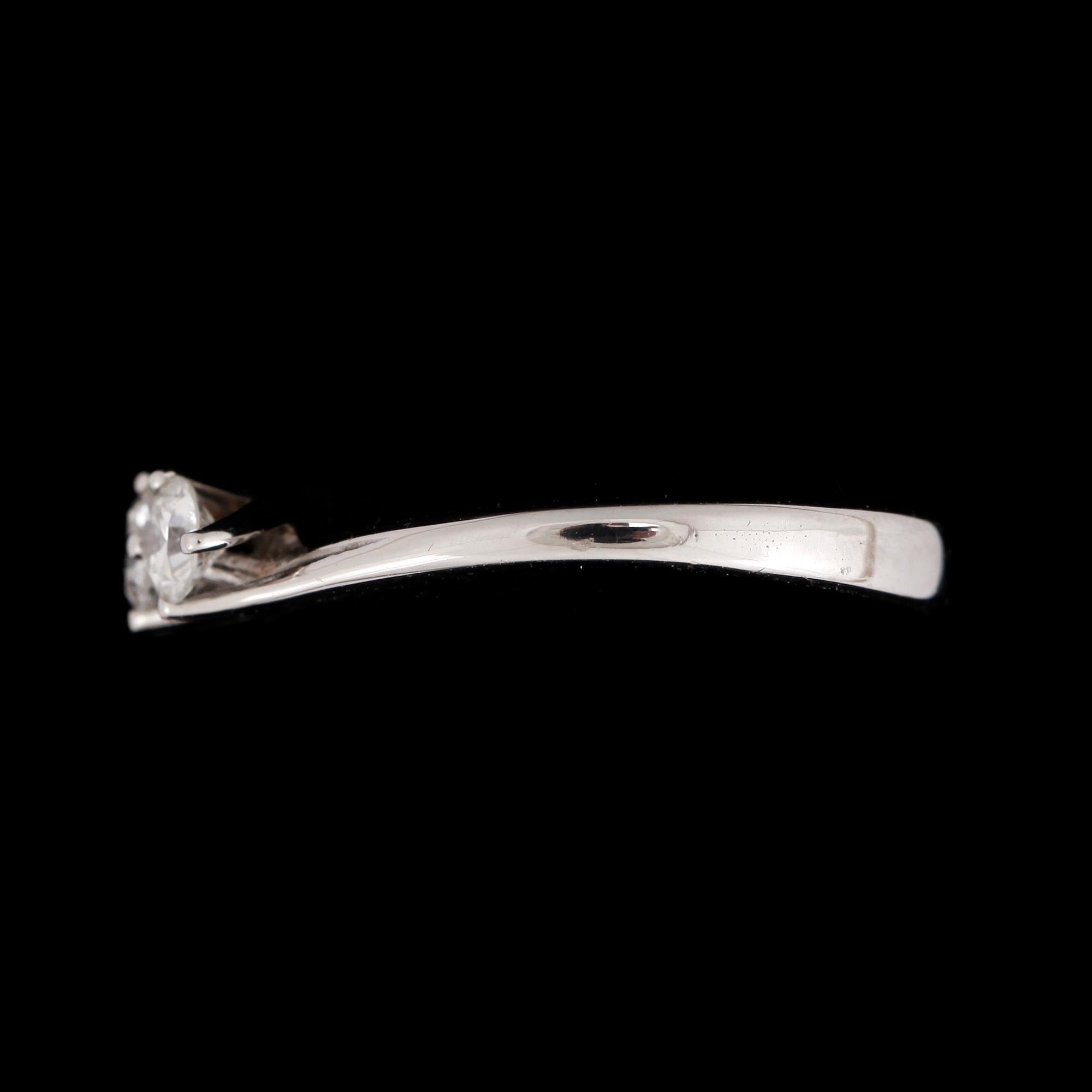 RING, 14k vitguld med diamanter tot 0,52ct. Vikt ca 2,69 gram.