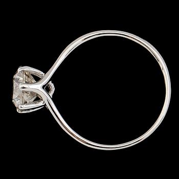 RING, 18 k vitguld, solitär briljantslipad diamant ca 2.01.