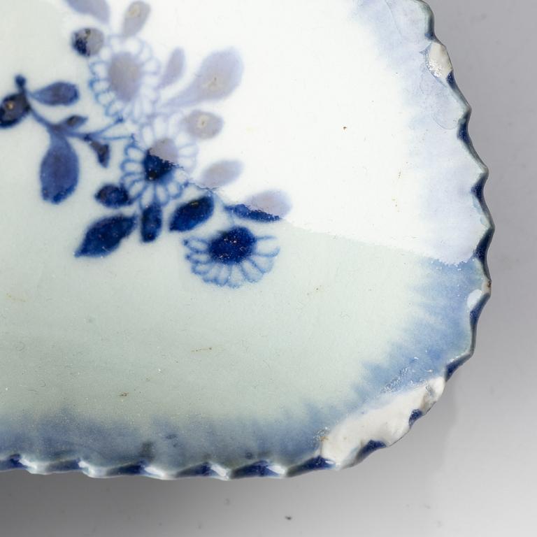 Fat, tre stycken, porslin. Qingdynastin, Qianlong (1736-95).