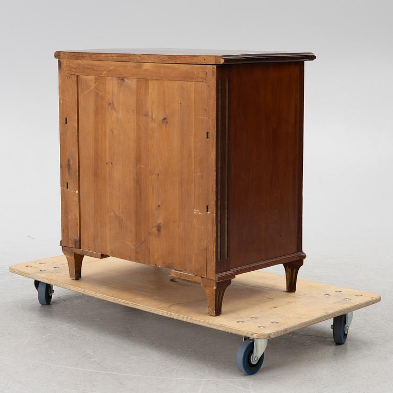 Chest of drawers, Gustavian style, circa 1900.