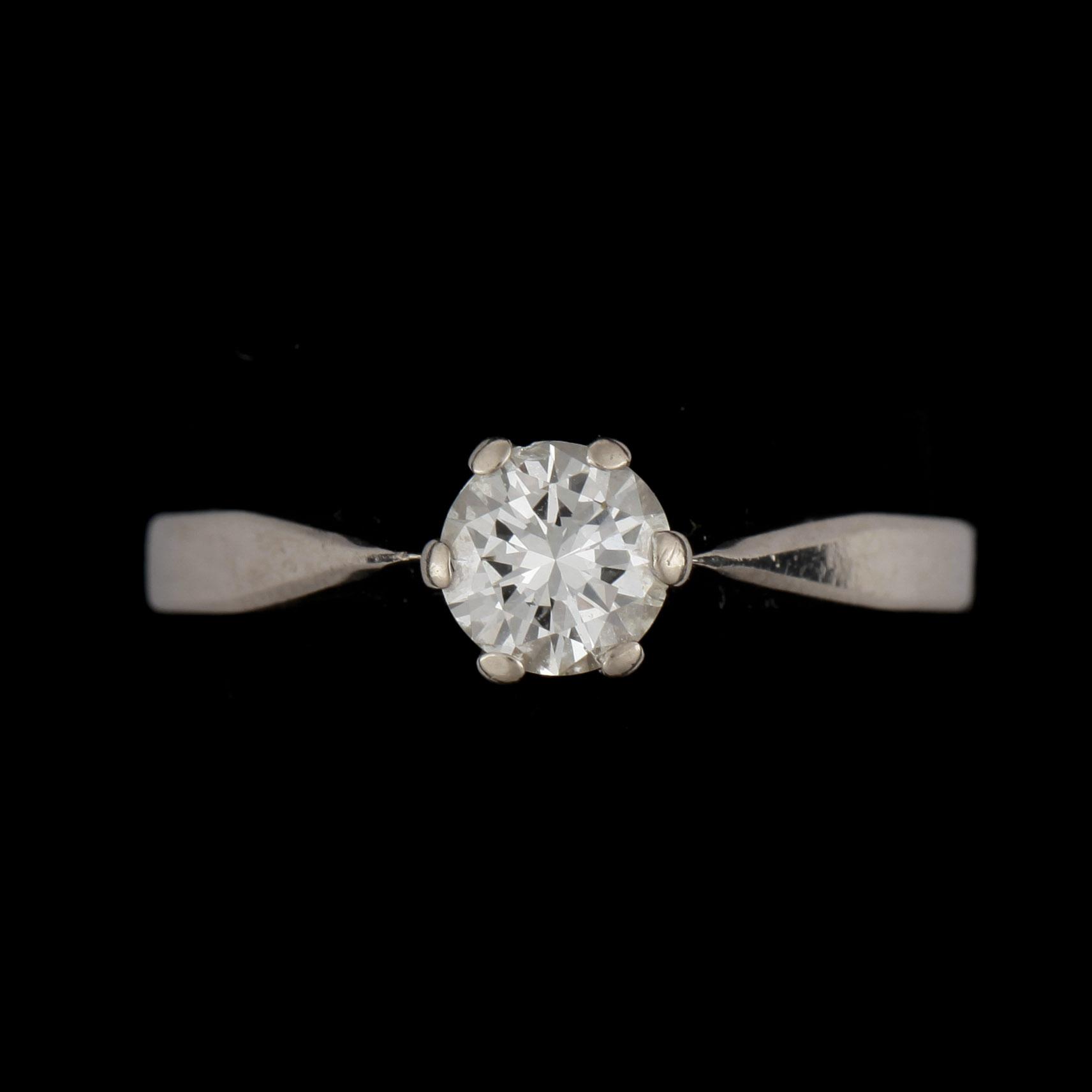 RING,18k vitguld med briljantslipad diamant, enligt gravyr ca0,51ct.
