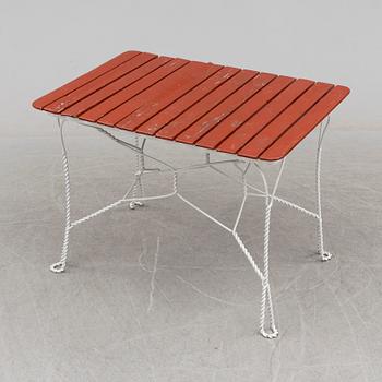 A garden table and four chairs, first half 20th century.