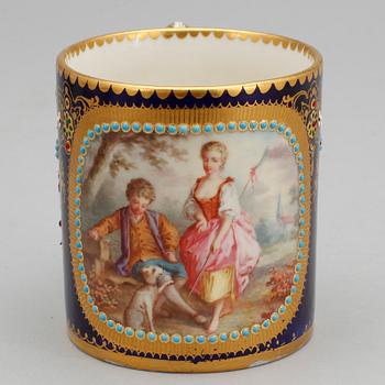 KOPP MED FAT, porslin, Sevres, Frankrike, 1800-tal.