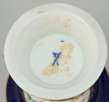 VAS samt DOSA, porslin Meissen 1900-tal.