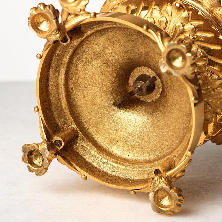 A gilded bronze and glass bowl by Eugène Cornu in Paris, second half of the 19th century.
