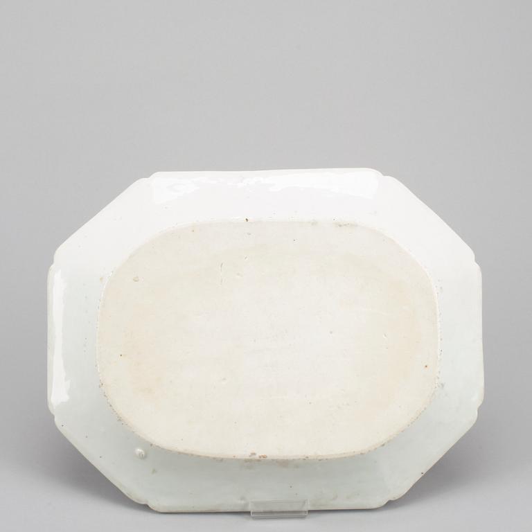 STEKFAT, 5 st. Porslin, Qing dynastin, Qianlong (1736-95).