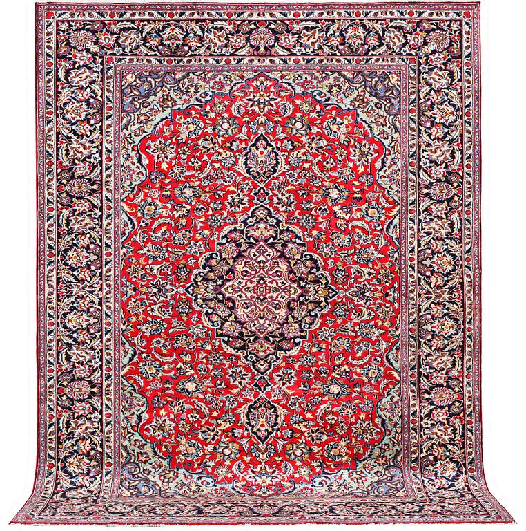 A Kashan carpet, c. 341 x 247 cm.