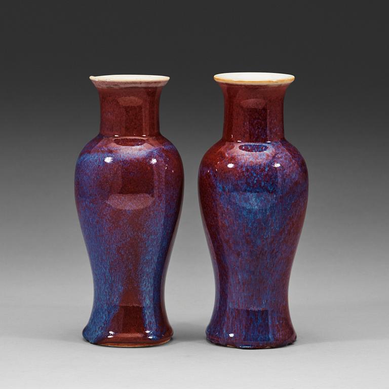 A pair of flambé glazed vases, late Qing dynasty (1644-1912).