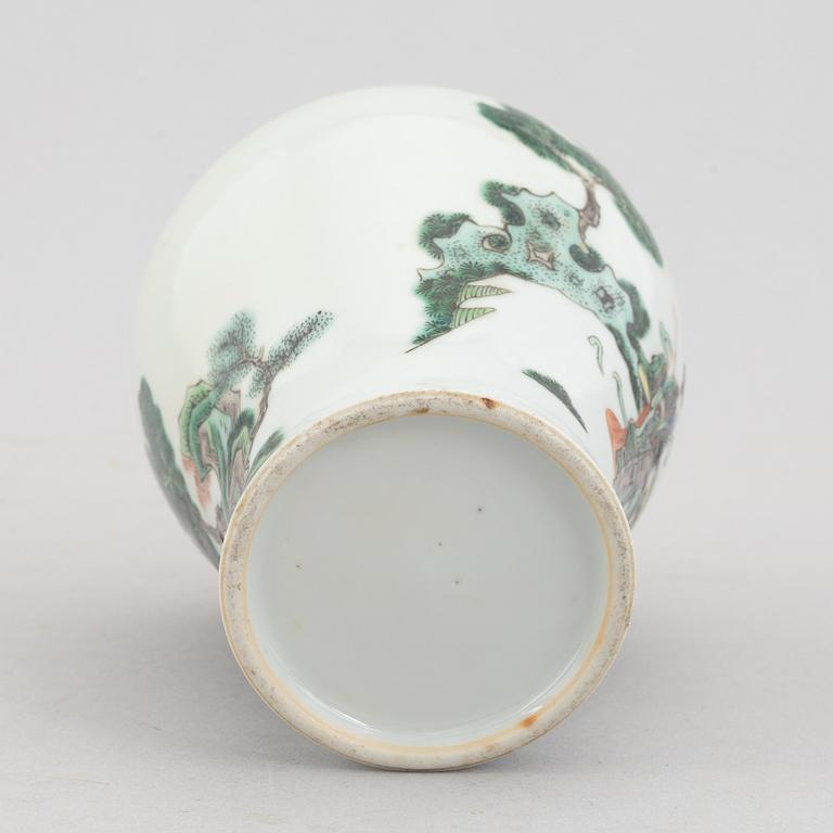 Six pieces of Japanese and Chinese porcelain, 18th-20th century.