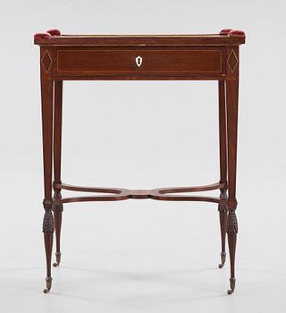 A late Gustavian early 19th century table attributed to L. Qvarnberg, master 1801.