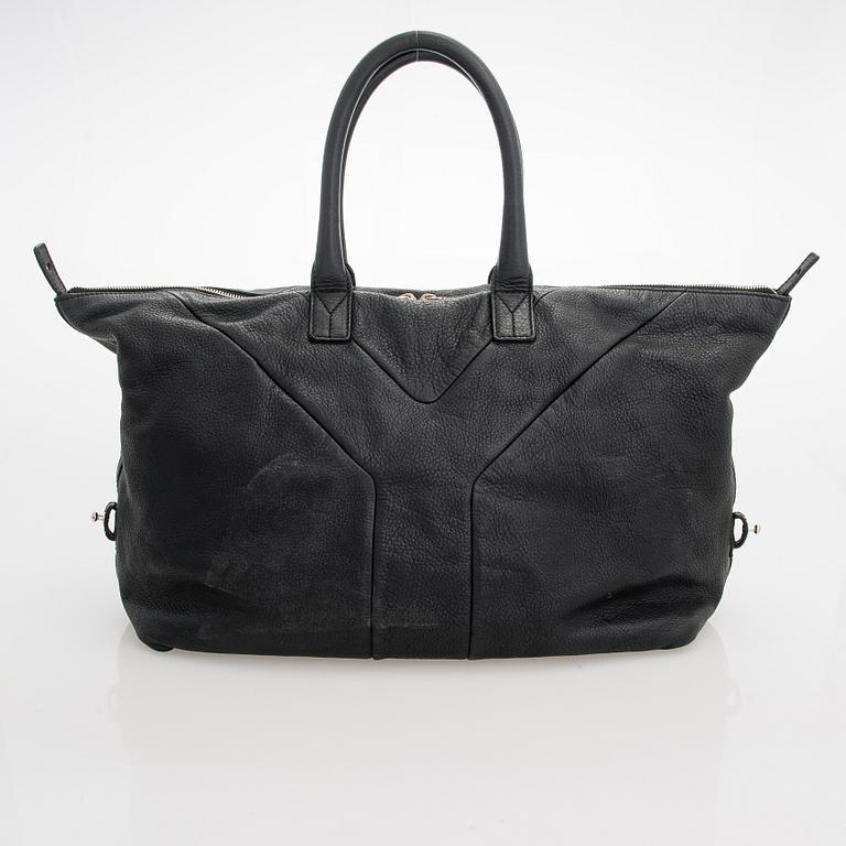 Yves Saint Laurent, a 'Easy Y Tote' bag.