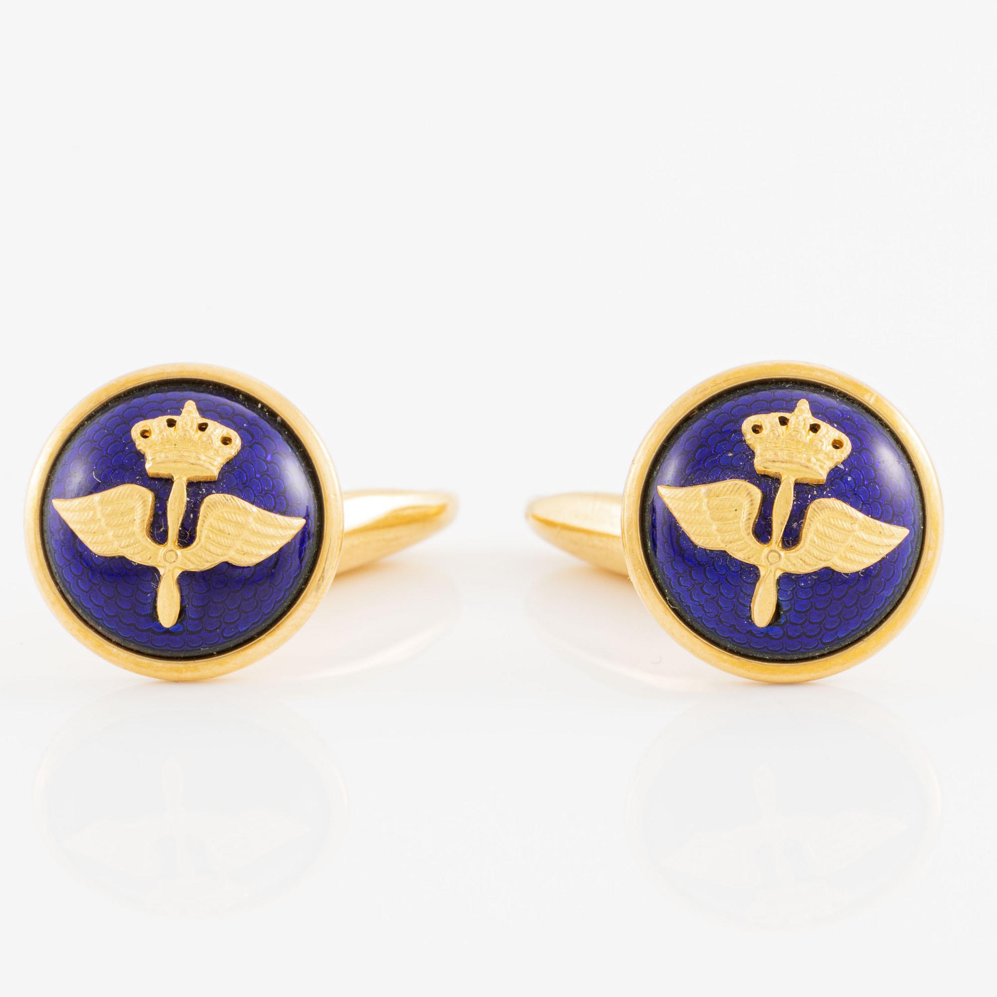 Pin, 18K guld med emalj och diamanter, SAS. Manschettknappar, Sporrong & Co, förgylld metall medföljer.