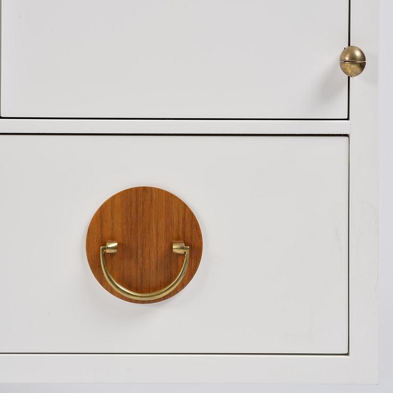 Josef Frank, sideboard, modell 2137, Firma Svenskt Tenn, samtida produktion.