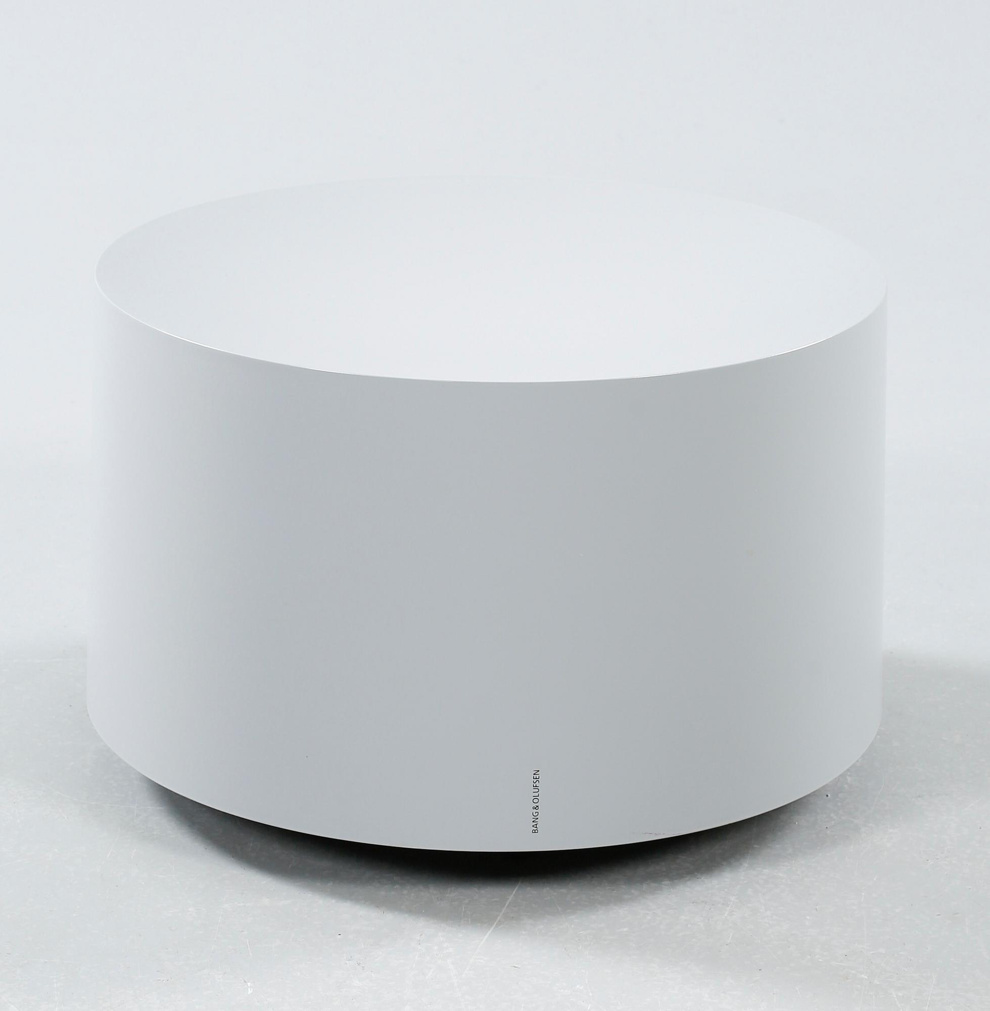 A subwoofer by Bagn & Olufsen, 1989. - Bukowskis