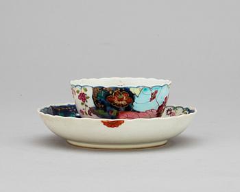 A polychrome tobacco leaf cup and saucer. Qing dynasty, Qianlong (1736-95).
