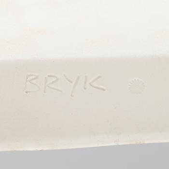 RUT BRYK, KERAMIIKKARELIEFI, LAATIKKO. Perhosia.  Sign. Bryk. 1950-luvun loppu.