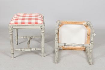 TABURETTER, 1 par, gustaviansk stil, 1900-talets andra hälft.